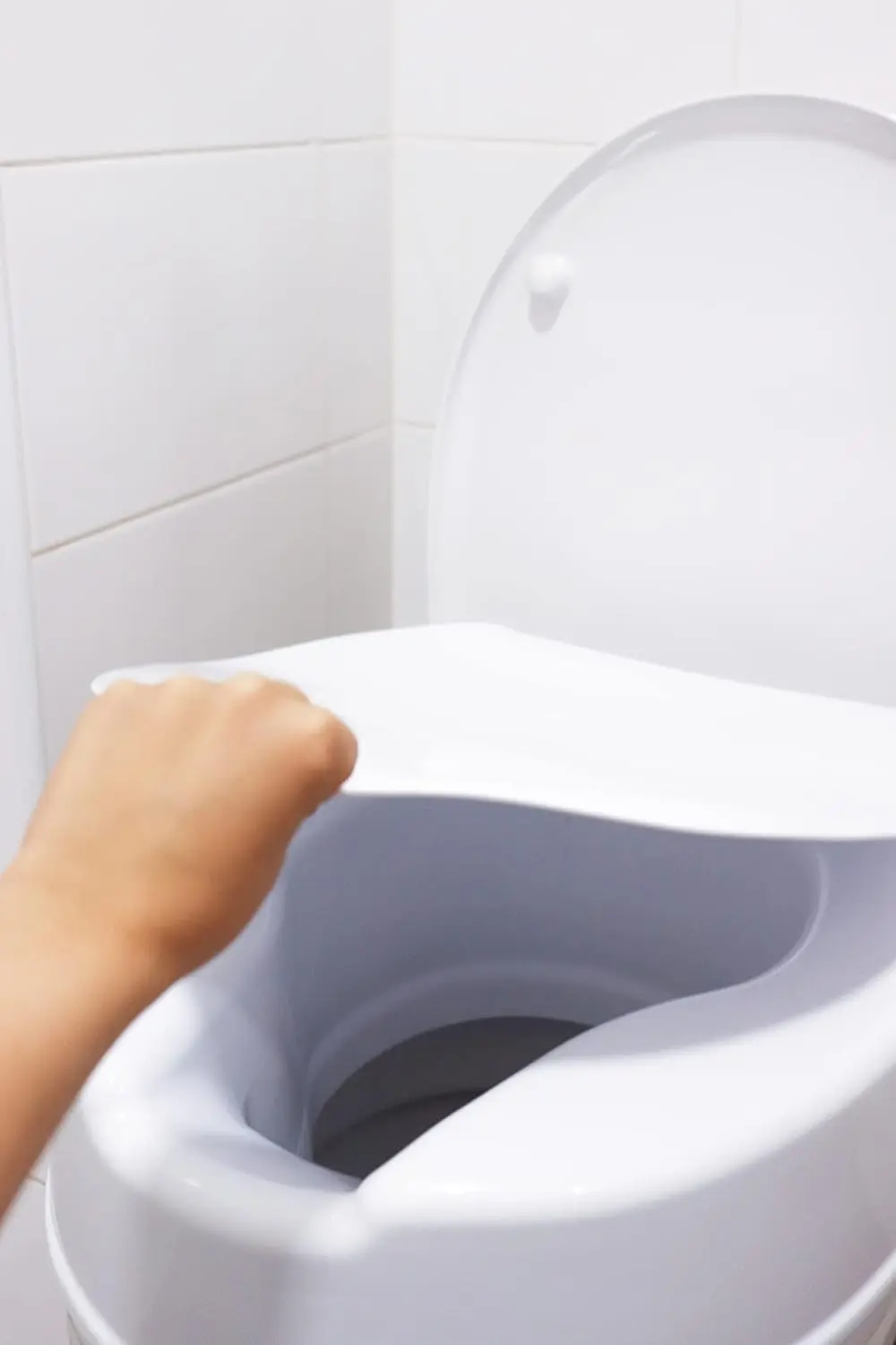 Scaun de toaletă vârstnici cu capac PEPE Mobility cu capac, înălțător pentru înlocuirea șoldului, extensie pentru scaun Scaun de toaletă vârstnici cu capac PEPE Mobility cu capac, înălțător pentru înlocuirea șoldului, extensie pentru scaun